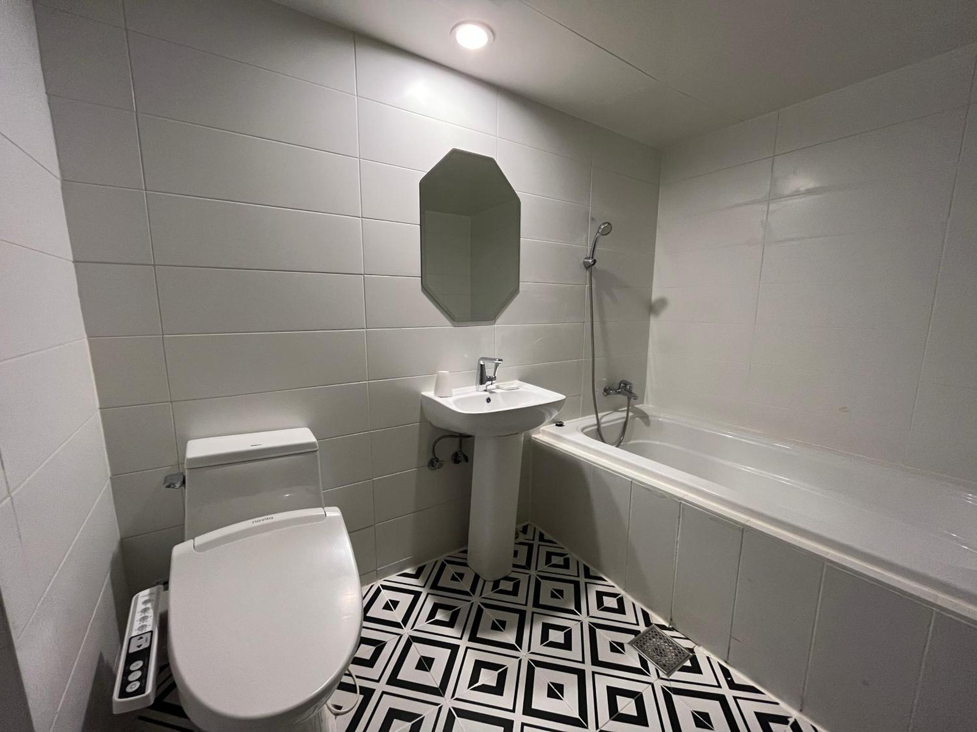 Hotel Yaja Hwajeong Station Goyang Bagian luar foto