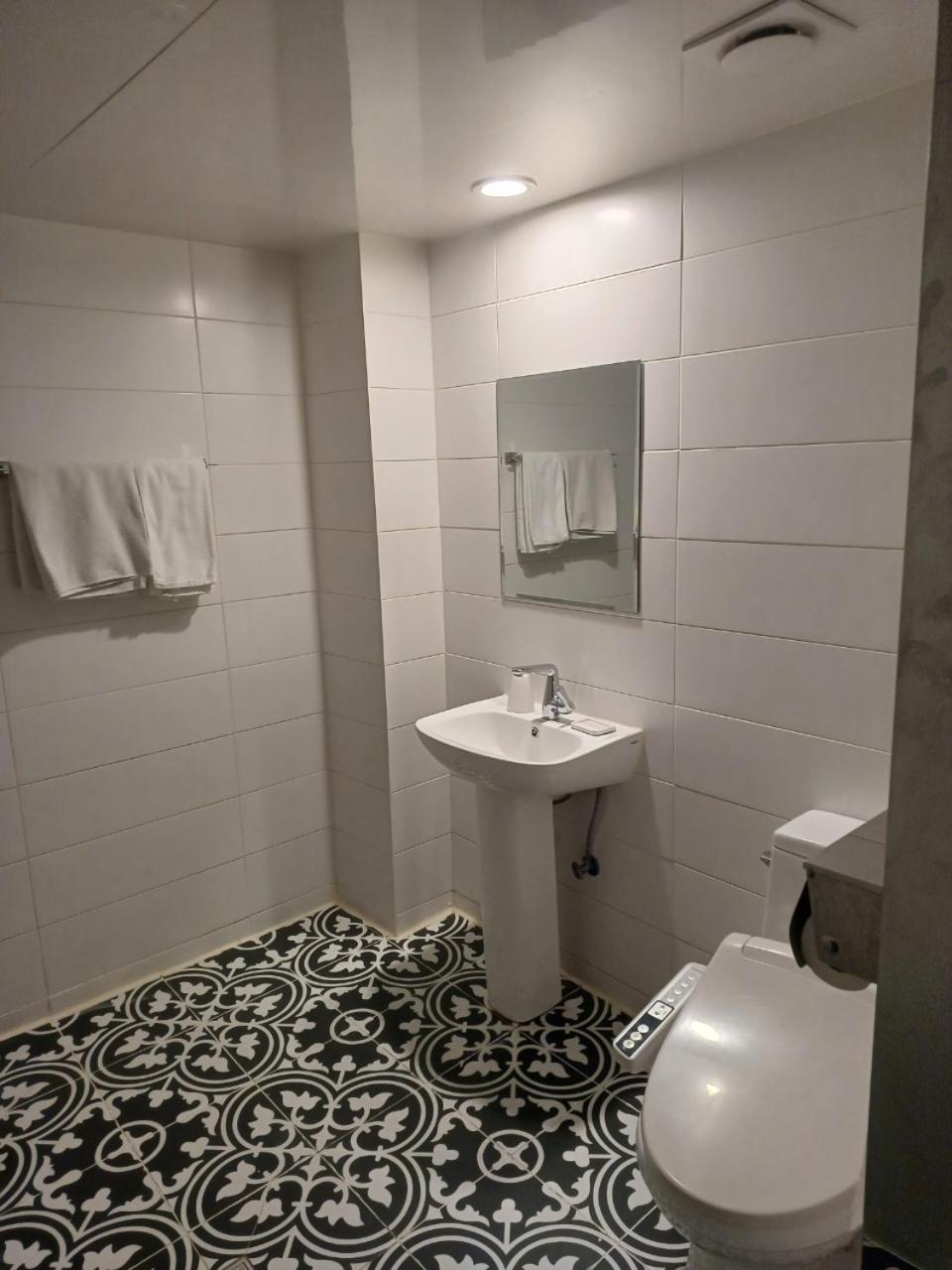 Hotel Yaja Hwajeong Station Goyang Bagian luar foto
